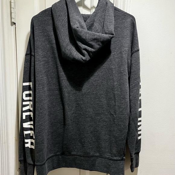 Pink VS RARE Live Pink Forever skull head💀 with studs sweatshirt with hoodie - Picture 2 of 16